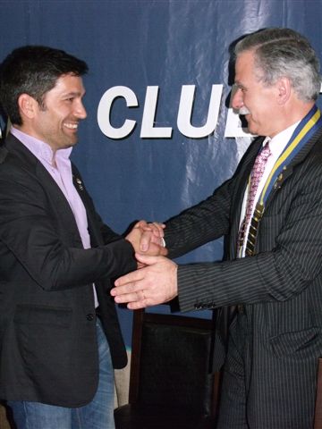 José Pimenta (Presidente 2011-12) cumprimenta António Sousa (Presidente 2012-13) José Pimenta (Presidente 2011-12) cumprimenta António Sousa (Presidente 2012-13)
