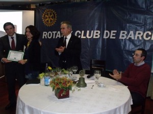 Miguel Henriques entrega diploma à oradora Miguel Henriques entrega diploma à oradora